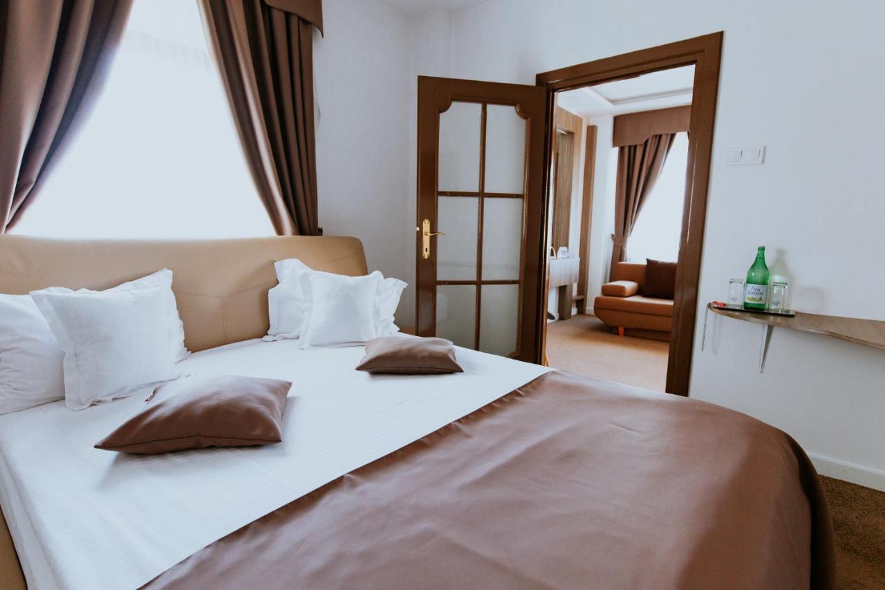 Hotel Restaurant Park Csíkszereda Kültér fotó