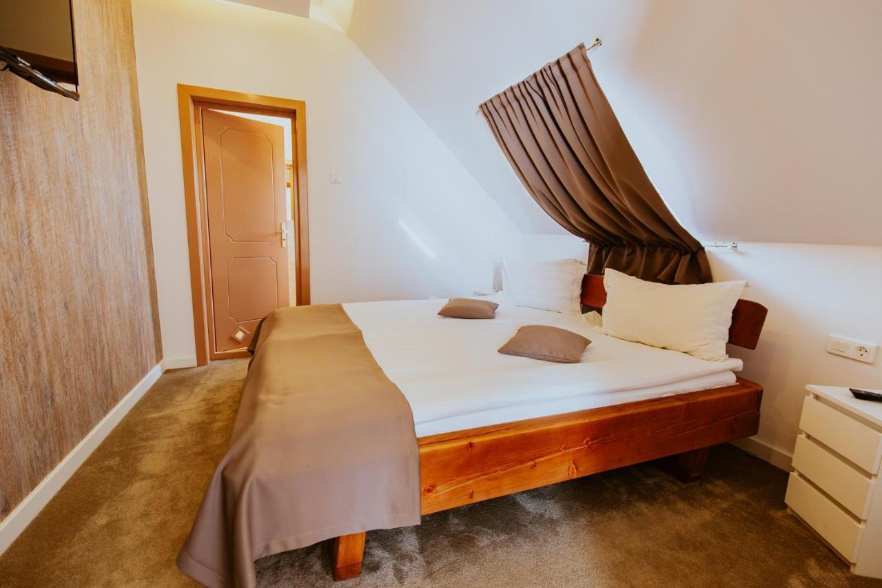 Hotel Restaurant Park Csíkszereda Kültér fotó