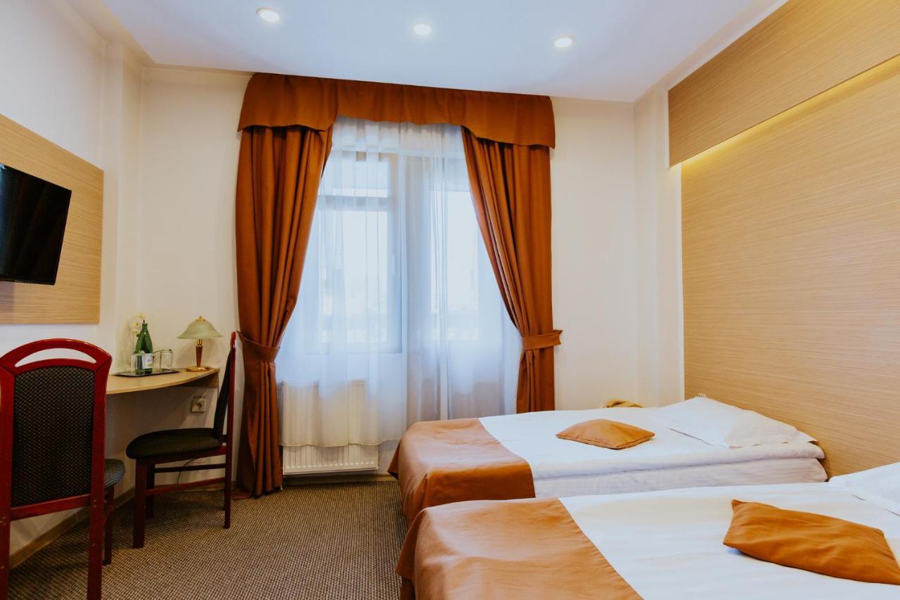 Hotel Restaurant Park Csíkszereda Kültér fotó