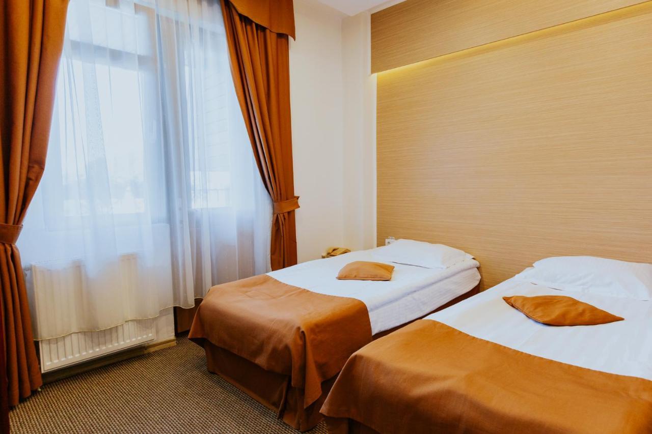 Hotel Restaurant Park Csíkszereda Kültér fotó